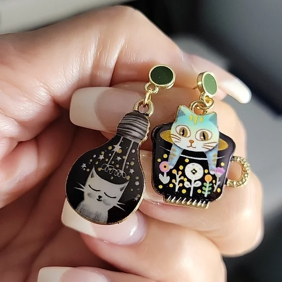 Mismatched Cats Handpainted Dangle Earrings - Picture 4 of 5
